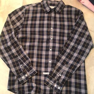 Obey Propaganda Men’s long sleeve 100% heavier cotton shirt. Extra buttons M